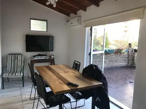 Venta De 2 Departamentos Tipo Casa De 3 Amb.  En Caseros