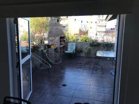 Depto Tipo Casa 6 ambientes con 2 baños