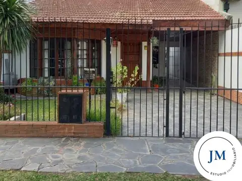 Gran Casa 4 Ambientes c/Pileta mas 1er Piso Independiente