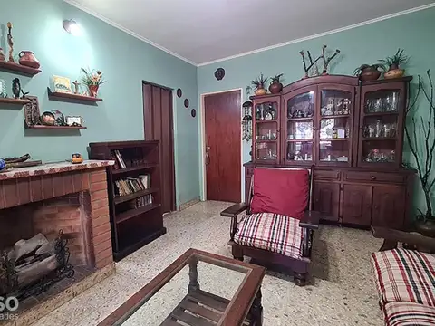 Casa 4 ambientes con 2 baños