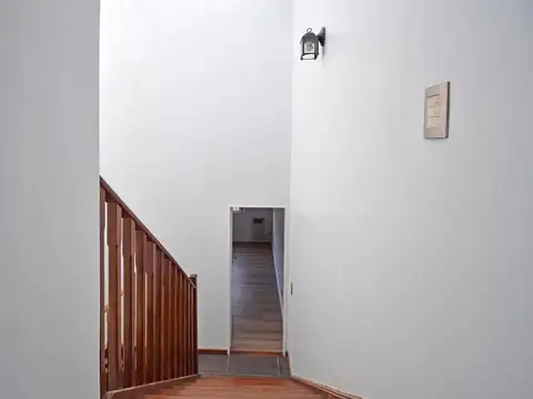 Casa 6 ambientes con 2 baños