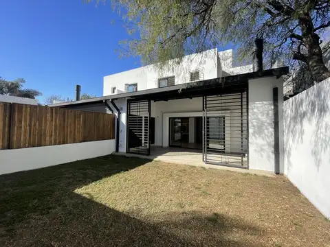 ¡Alquiler! ¡Housing en Villa Belgrano con dormitorio en planta Baja!