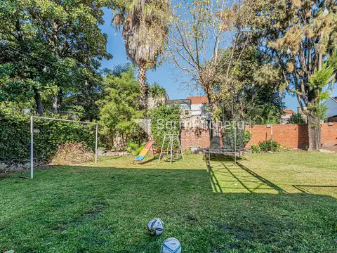 Casa en Venta con 4 cocheras