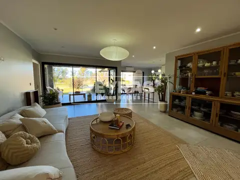 Casa de diseño en El Metejón Barrio Privado | 4 ambientes con Pileta y Parrilla