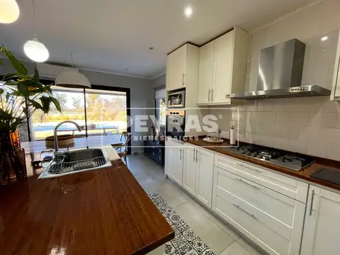 Casa de diseño en El Metejón Barrio Privado | 4 ambientes con Pileta y Parrilla