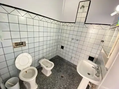 CASA CON GRAN GALPON  Y TERRAZA!