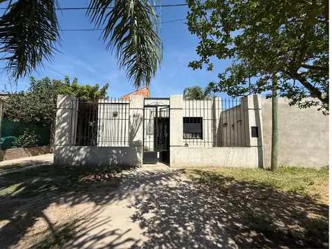 Casa con proyección y buena ubicación en Adelina 