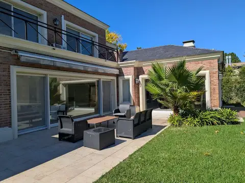 Venta casa 4 dormitorios pileta La Isla Nordelta