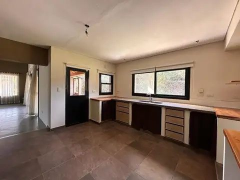 Casa en Venta con 4 cocheras