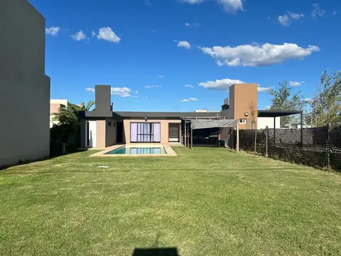 Casa en Venta al Oeste