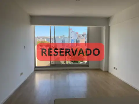 San Juan al 1800. San Cristóbal. Monoambiente con balcon. .