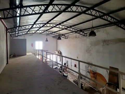 Galpon en Venta 30  mts Fondo