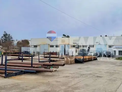 Venta base con galpon bº industrial sobre ruta 3