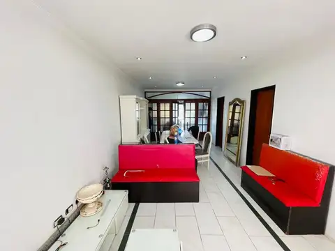 Casa 5 ambientes con 2 baños