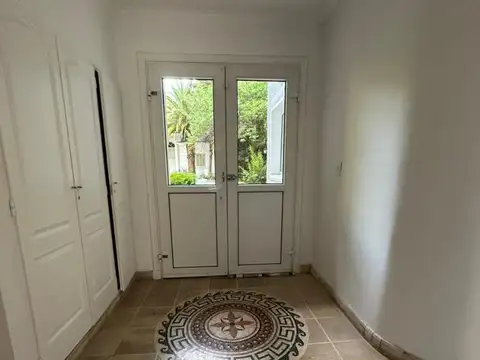 Casa 5 ambientes con 6 baños