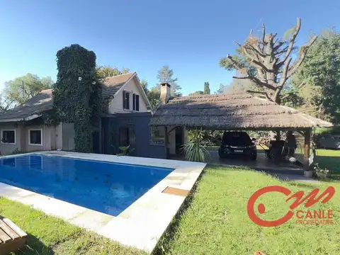 Casa en venta c/ cochera en El Cazador