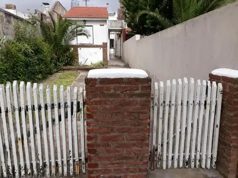 Casa en venta - 2 Dormitorios 1 Baño - 118Mts2 - Mar de Ajó