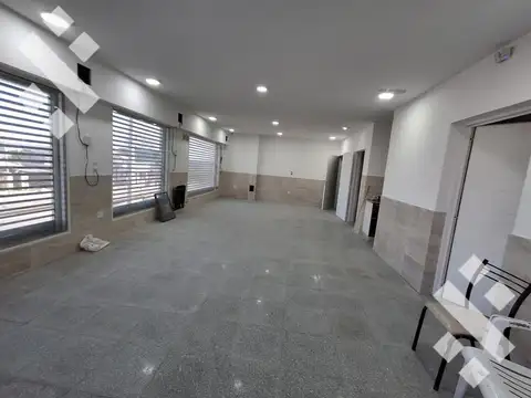 Local en Alquiler en Neuquen, $ 12.000.000