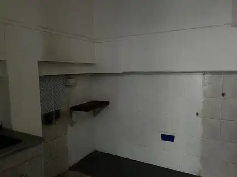 ENTRE RÍOS Y CÓRDOBA CASA AMPLIA DE PASILLO 3 DORMITORIOS