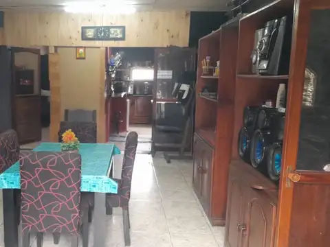 Casa 5 ambientes con 2 baños