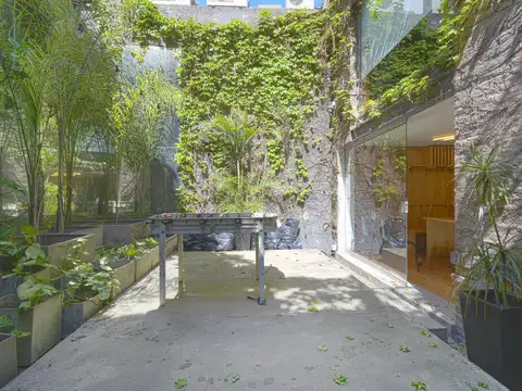 Oficina 10 ambientes con 5 baños