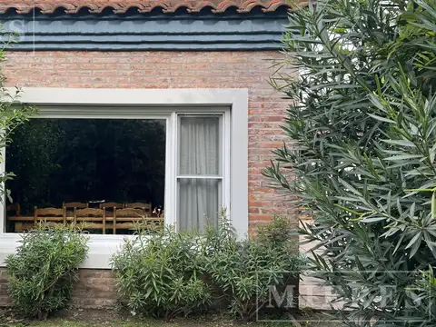 Casa 9 ambientes con 3 baños