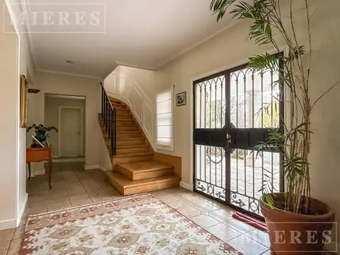 Casa en Venta con 4 cocheras