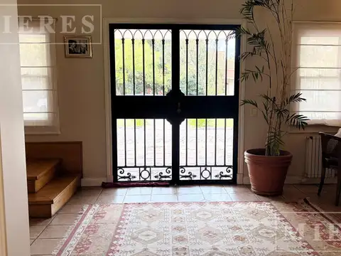 Casa en Venta con 4 cocheras