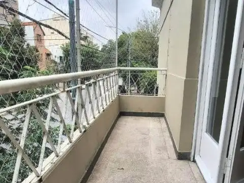 Depto Tipo Casa en Alquiler en Coghlan, $ 1.300.000