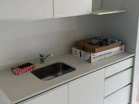 Alquiler Monoambiente Divisible. Apto Prof.