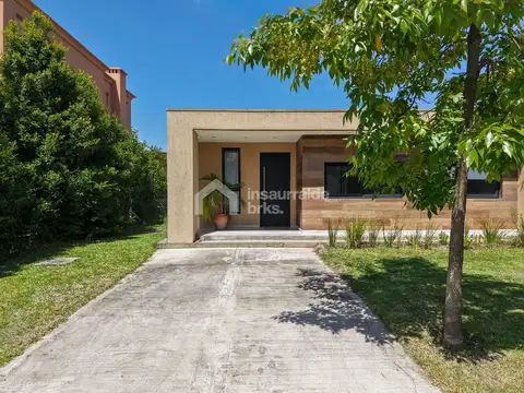 Casa  en Venta 3 dormitorios en Vila Marina , Villanueva, Tigre! Con piscina, lote interno!