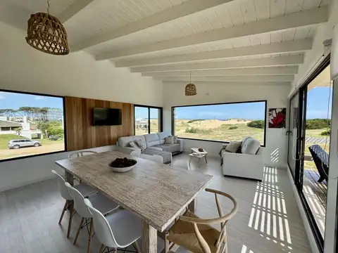 Casa 4 ambientes con 3 baños