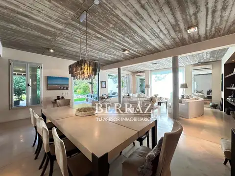 Casa 6 ambientes con 4 baños