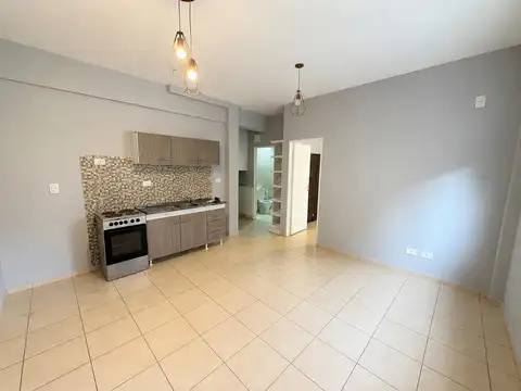 Departamento de dos ambientes en planta baja con cochera descubierta.