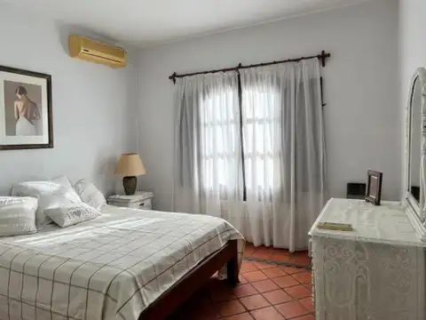 Casa en Alquiler Temporal con 6 cocheras