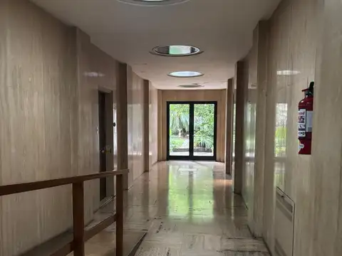 Excelente departamento en PB con hermosa vista a jardines