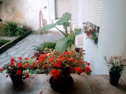 Excelente departamento en PB con hermosa vista a jardines