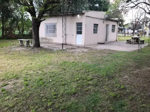 Casa con amplio terreno en Villa Ramallo