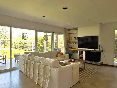 Casa en Venta con 6 cocheras