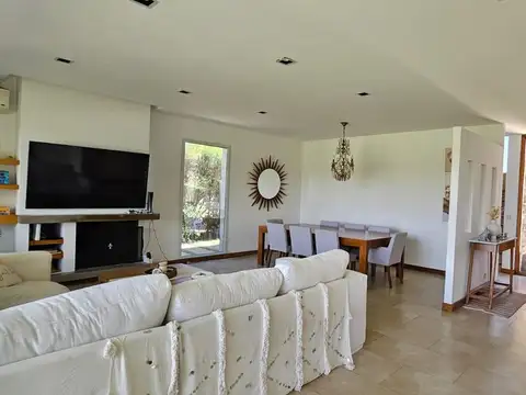 Casa en Venta con 6 cocheras