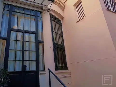 Casa 35 ambientes con 18 baños