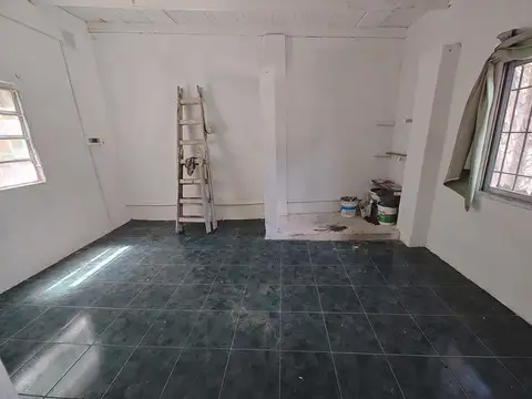 Casa 7 ambientes con 2 baños