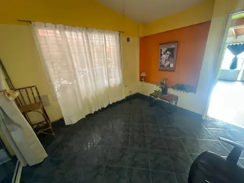 Casa 8 ambientes con 3 baños