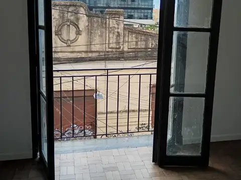 25 De Mayo 2200, Piso 1