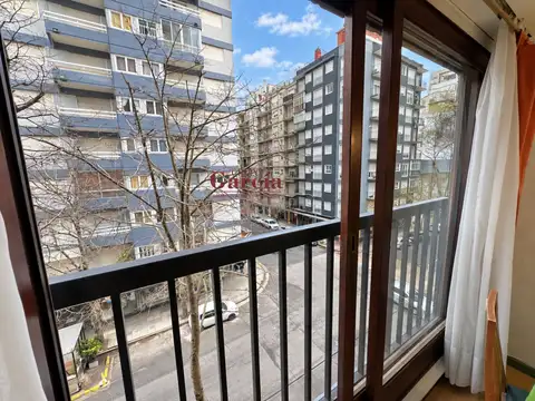 BROWN 1700, Piso 2