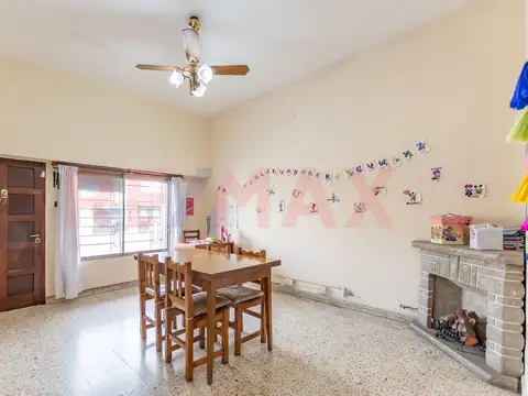 Casa 4 ambientes con 2 baños