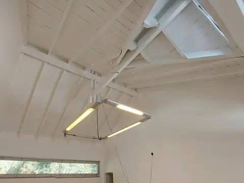 Av. Andres Rolon  al 100