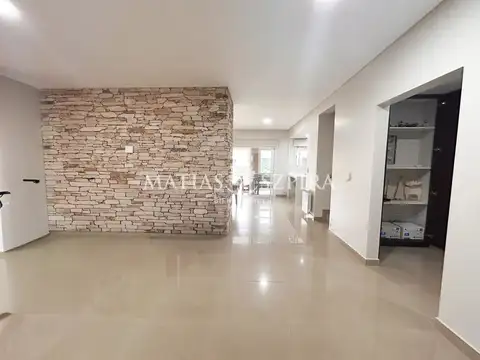 Casa 5 ambientes con 4 baños