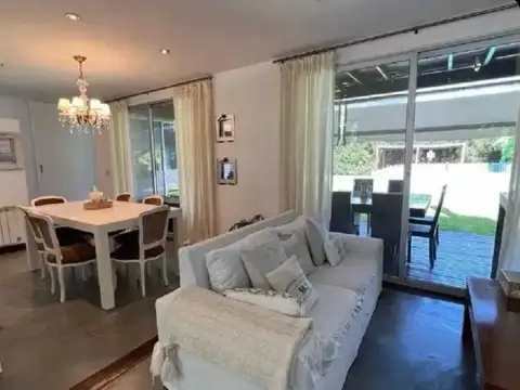 Casa en Alquiler de 3 dormitorios