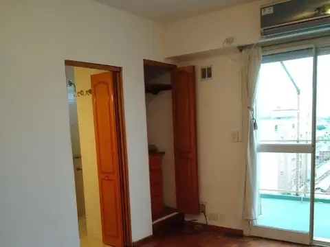 ALQUILER MONOAMBIENTE CON BALCÓN ATERRAZADO MUY LUMINOSO !!